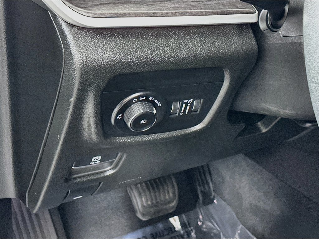 Certified 2024 Jeep Grand Cherokee Limited w/ Black Appearance Package AWD/4WD image 18