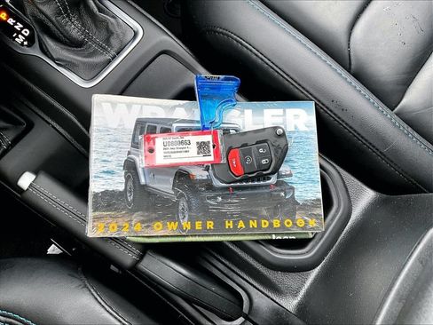 Used 2024 Jeep Wrangler High Altitude AWD/4WD image 31