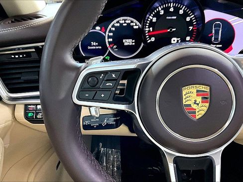 Used 2019 Porsche Panamera w/ Premium Package image 20