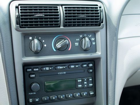 Used 2001 Ford Mustang GT RWD image 29