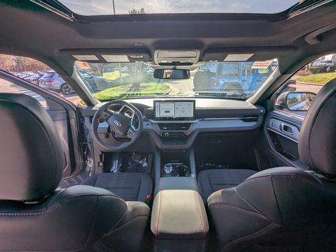 Used 2025 Ford Explorer ST-Line w/ Premium Package image 12