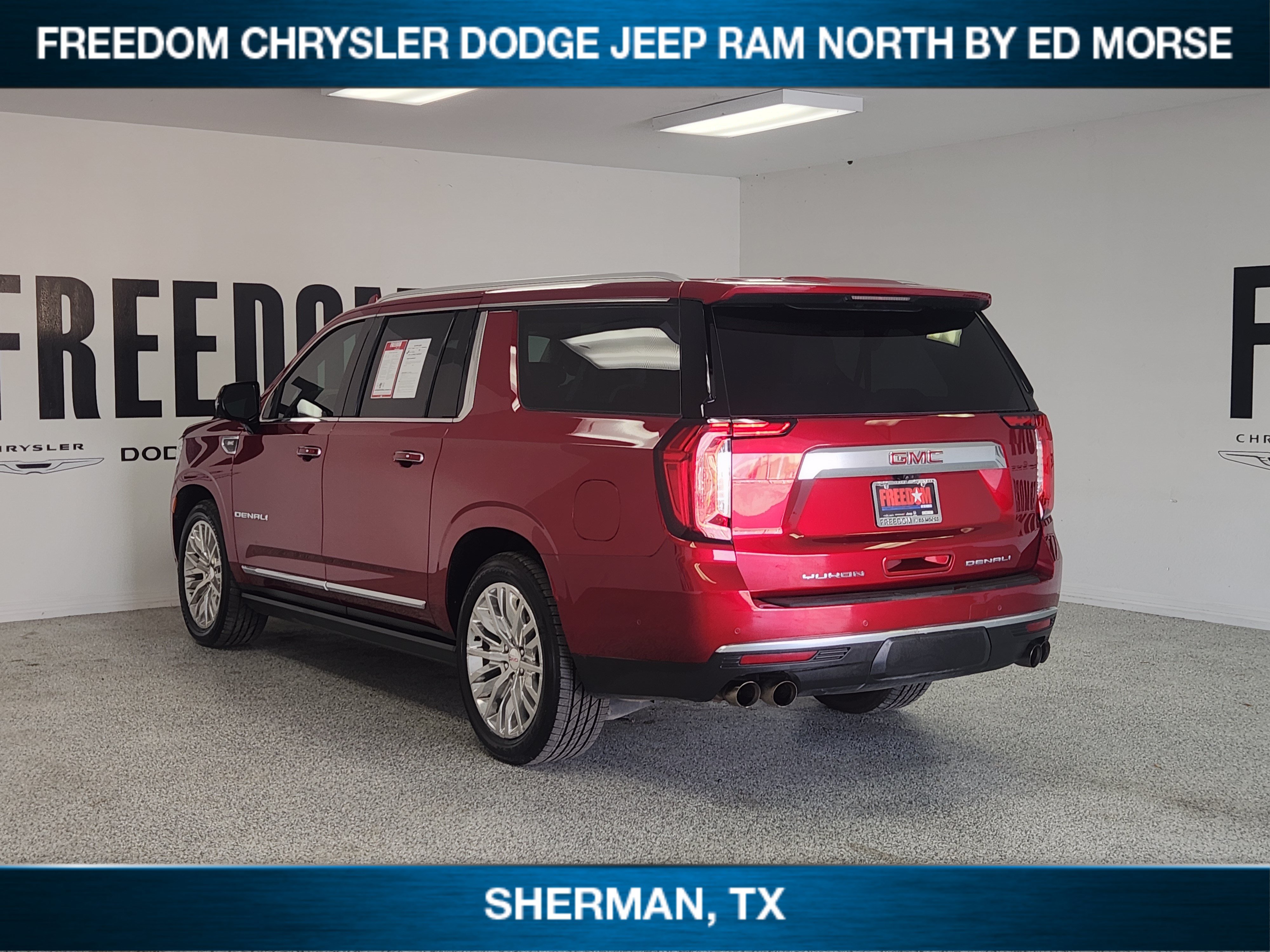 Used 2023 GMC Yukon XL Denali w/ Denali Reserve Package AWD/4WD image 3
