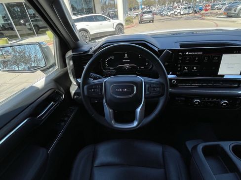 Certified 2025 GMC Sierra 1500 SLT image 12