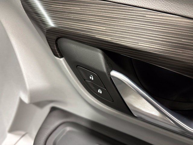Used 2024 GMC Terrain SLE FWD image 30