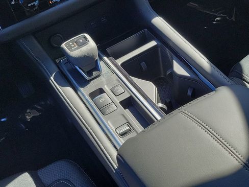 New 2025 Nissan Pathfinder SV image 10