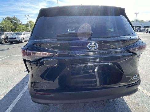 Used 2024 Toyota Sienna XLE image 13