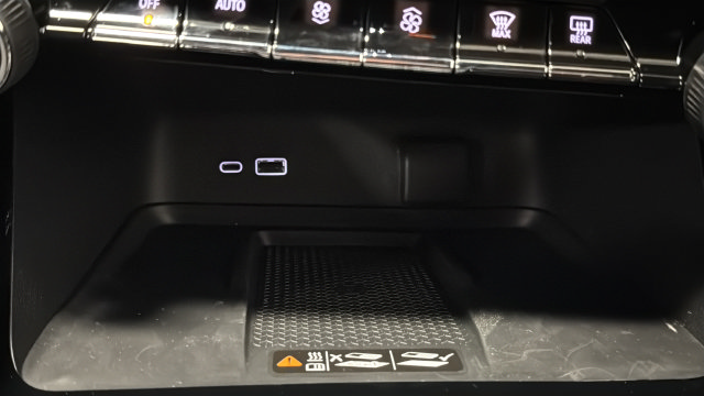 New 2027 Chevrolet Traverse RS w/ LPO, Floor Liner Package AWD/4WD image 36
