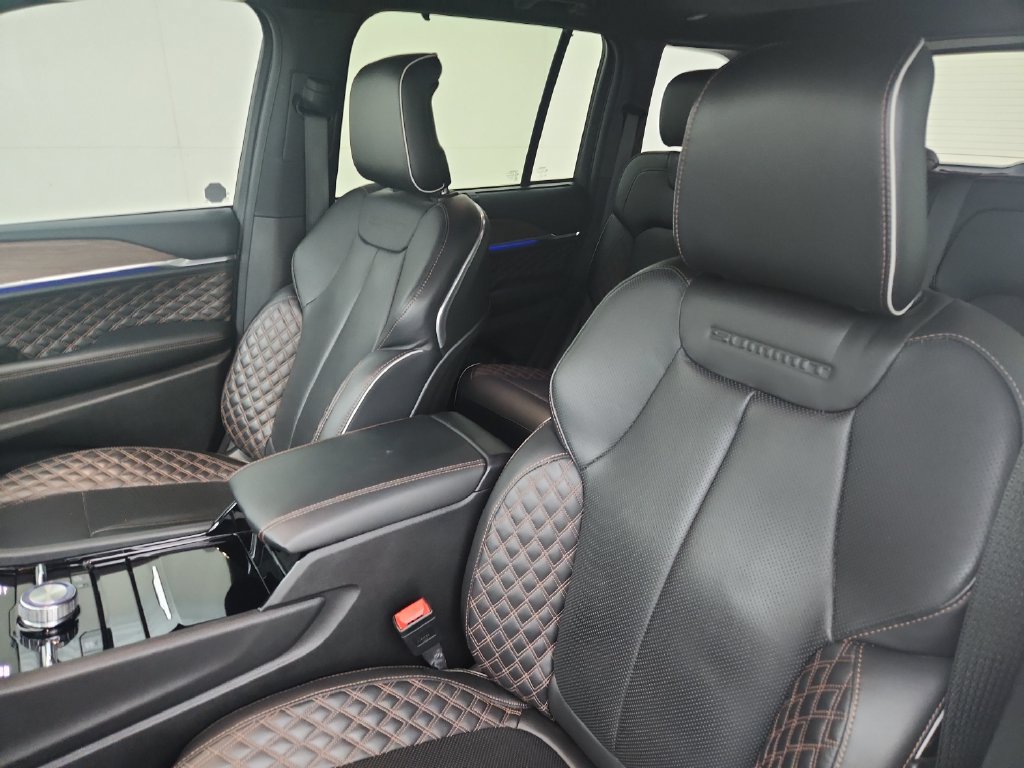 Used 2022 Jeep Grand Cherokee Summit w/ Advanced Protech Group IV AWD/4WD image 20