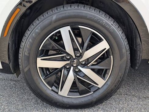 Used 2021 Kia Sorento S image 13