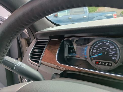 Used 2018 Ford Taurus Limited FWD image 18