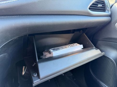 Used 2022 Chrysler Pacifica Limited w/ S Appearance Package image 23