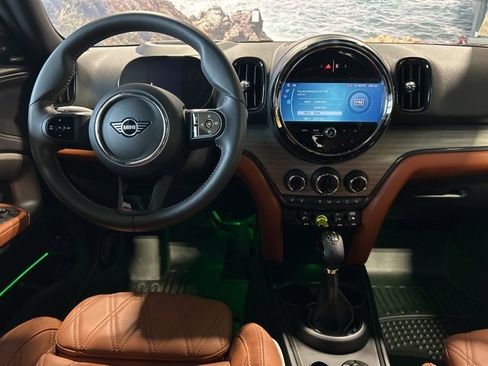 Used 2023 MINI Cooper Countryman SE w/ Storage Package image 3