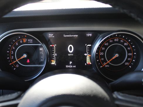 Certified 2021 Jeep Gladiator Willys image 23