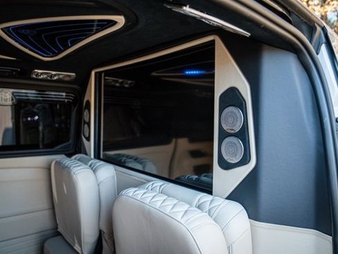 Used 2017 Mercedes-Benz Metris Passenger image 34