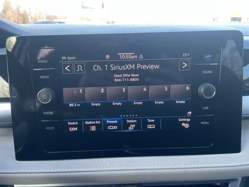 Certified 2025 Volkswagen Taos SE w/ Panoramic Sunroof Package image 17