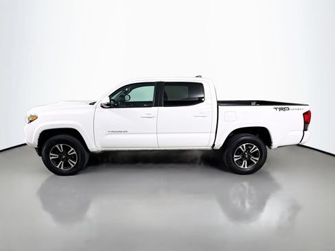 Used 2019 Toyota Tacoma TRD Sport w/ Technology Package RWD image 4