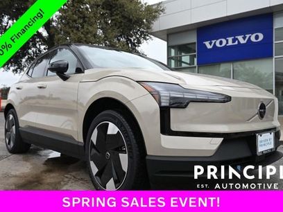 New 2026 Volvo EX30 Plus w/ Climate Package