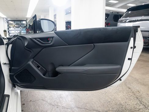 Used 2025 Toyota GR86 Premium image 23