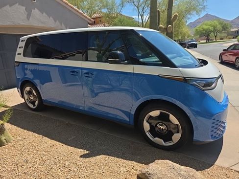 Certified 2025 Volkswagen ID. Buzz Pro S Plus AWD/4WD image 6