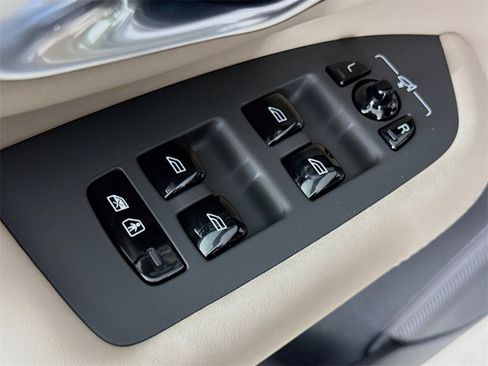 New 2026 Volvo XC90 B6 Plus w/ Protection Package Premier image 17