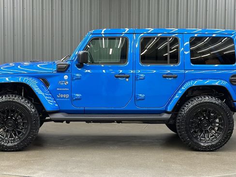 Used 2024 Jeep Wrangler Unlimited Sahara w/ Technology Group AWD/4WD image 2