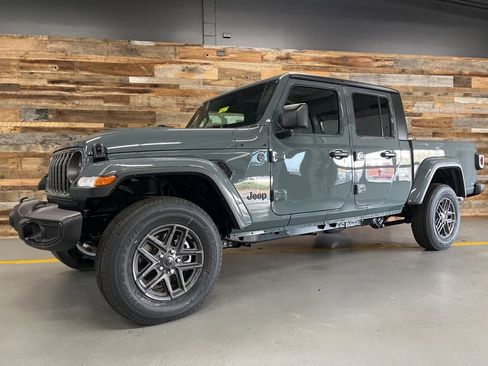 New 2026 Jeep Gladiator Sport image 12