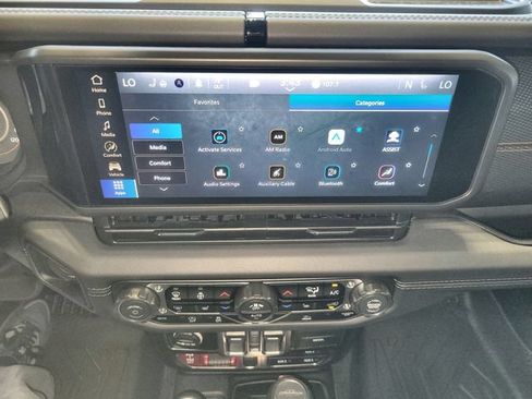 Used 2025 Jeep Gladiator Mojave w/ Convenience Group AWD/4WD image 18