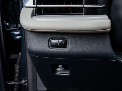 Used 2025 Lincoln Navigator Reserve image 23