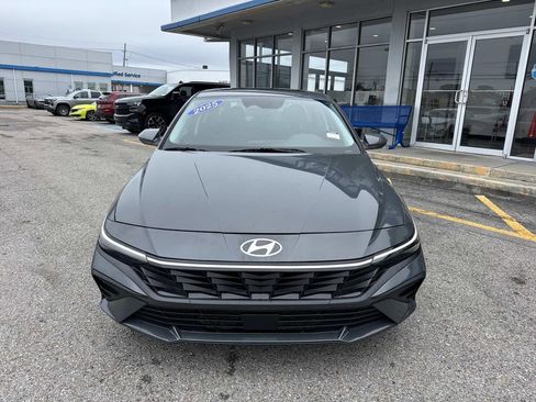 Used 2025 Hyundai Elantra SEL FWD image 2