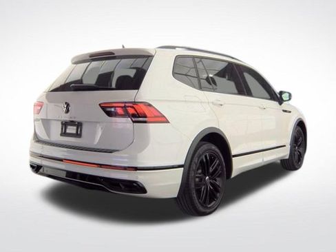 Used 2022 Volkswagen Tiguan SE R-Line FWD image 4