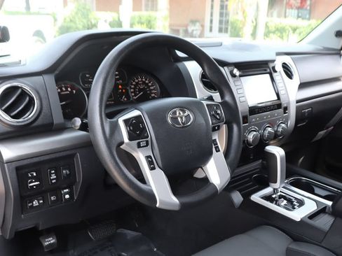 Used 2018 Toyota Tundra SR5 w/ SR5 Upgrade Package AWD/4WD image 19