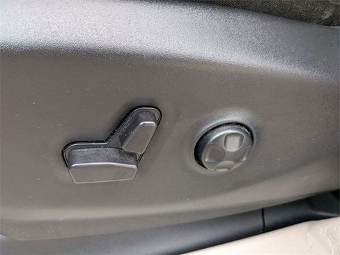 Certified 2024 Chrysler Pacifica Touring-L image 12