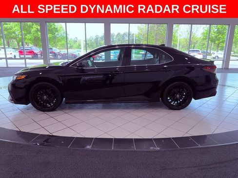 Used 2022 Toyota Camry XSE w/ Navigation Package image 5