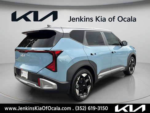 New 2027 Kia Seltos S FWD image 3