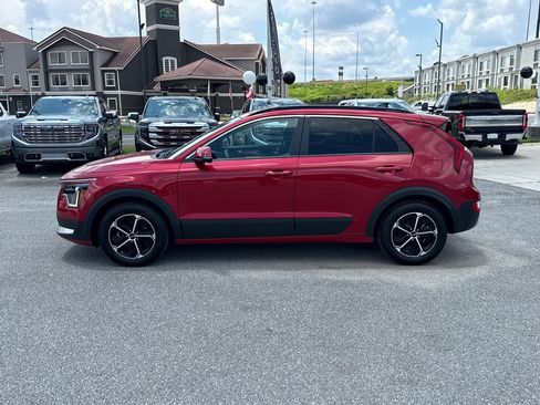 Used 2025 Kia Niro EX FWD image 4