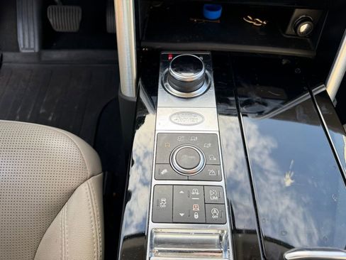 Used 2018 Land Rover Discovery HSE AWD/4WD image 30