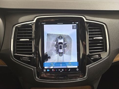 Used 2024 Volvo XC90 B6 Plus w/ Protection Package image 17