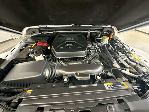 Used 2023 Jeep Wrangler Unlimited Sahara w/ Cold Weather Group AWD/4WD image 34