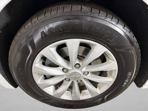 Used 2019 Chrysler Pacifica Touring-L FWD image 11