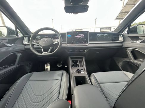 New 2026 Volkswagen Tiguan SE R-Line FWD image 10