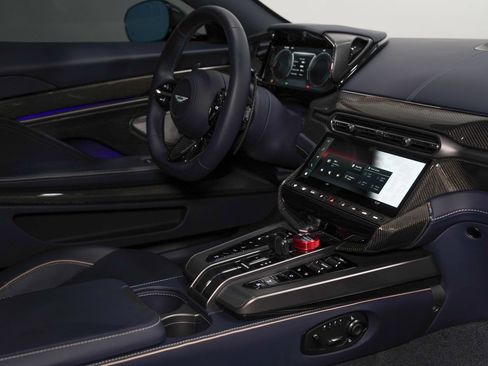 Used 2025 Aston Martin Vanquish RWD image 35