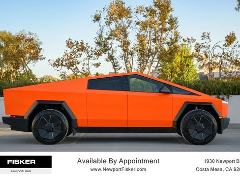 Used 2024 Tesla Cybertruck AWD Crew Cab image 2