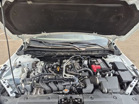 Used 2025 Nissan Altima 2.5 SV FWD image 34