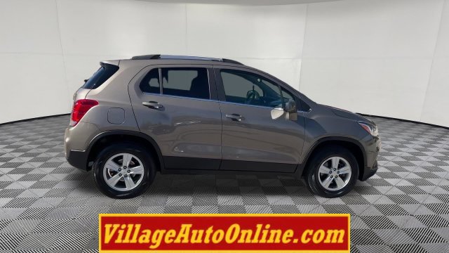 Used 2020 Chevrolet Trax LT w/ Driver Confidence Package AWD/4WD image 36
