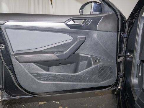 Used 2025 Volkswagen Jetta SE FWD image 10