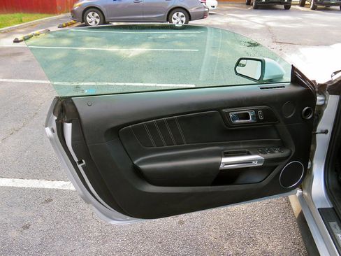 Used 2017 Ford Mustang Premium image 25