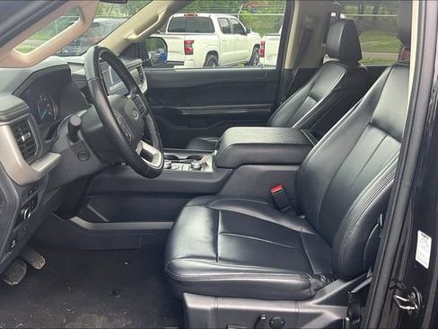 Used 2024 Ford Expedition XLT image 9