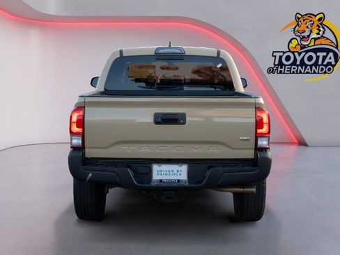 Used 2017 Toyota Tacoma TRD Off-Road image 6