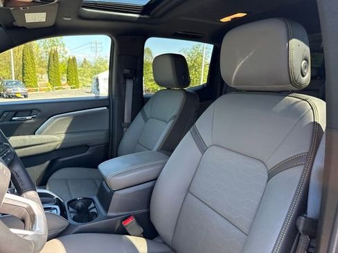 Used 2026 Chevrolet Colorado ZR2 w/ Technology Package AWD/4WD image 22