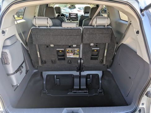 Used 2024 Toyota Sienna XLE image 6